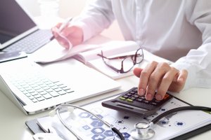 Imagem de destaque do curso AUDITORIA EM CONTAS MÉDICAS E HOSPITALARES