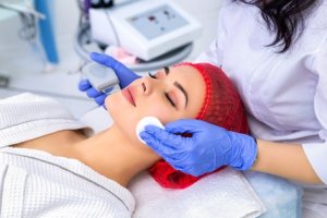 Imagem de destaque do curso ESTUDOS EM ESTÉTICA FACIAL