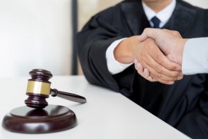 Imagem de destaque do curso DIREITO: MEDIAÇÃO, CONCILIAÇÃO E ARBITRAGEM