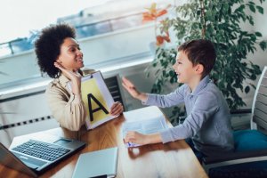 Imagem de destaque do curso DISTÚRBIOS DA FALA E DA LINGUAGEM