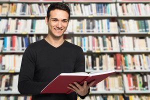 Imagem de destaque do curso ESTUDOS DE LITERATURA