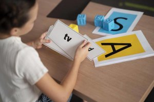 Imagem de destaque do curso TRANSTORNOS DE APRENDIZAGEM E ALFABETIZAÇÃO