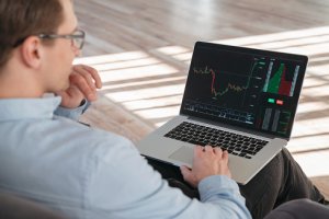 Imagem de destaque do curso Economia e Finanças