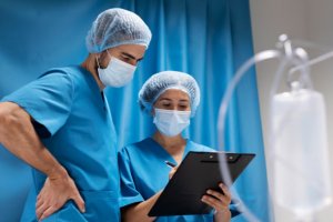 Imagem de destaque do curso ENFERMAGEM EM EMERGÊNCIAS RESPIRATÓRIAS