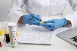 Imagem de destaque do curso ANÁLISES CLÍNICAS E TOXICOLÓGICAS