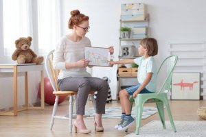 Imagem de destaque do curso EDUCAÇÃO ESPECIAL COM ÊNFASE EM DEFICIÊNCIA INTELECTUAL, FÍSICA E PSICOMOTORA