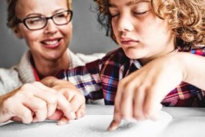 Imagem de destaque do curso EDUCAÇÃO ESPECIAL COM ÊNFASE EM DEFICIÊNCIA VISUAL E SISTEMA BRAILLE
